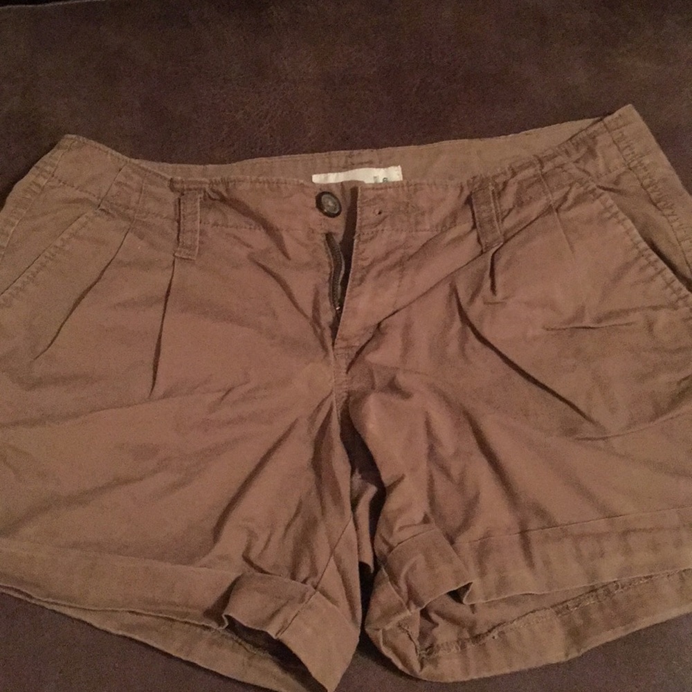 Old navy khaki shorts size 6